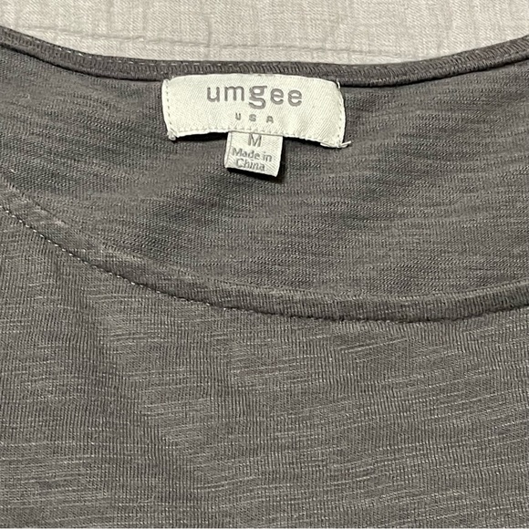 UMGEE Women's Short Sleeve Fringe Trim Hem Side Slit Tunic Top Relaxed Gray Med - Picture 2 of 8